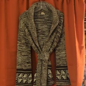 Vintage Cozy Brown and White Knit Sweater With Belt